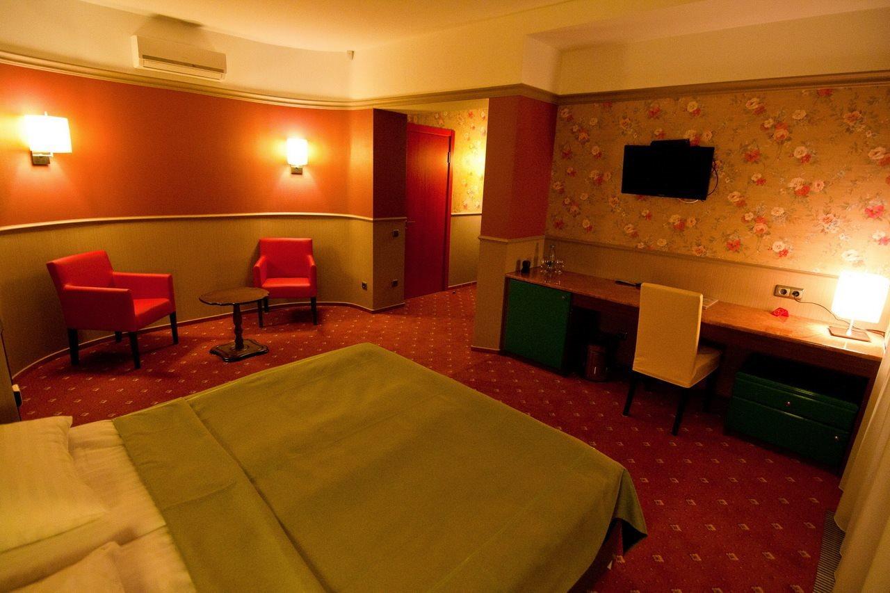 Road Star Hotel Dnipro Exteriör bild