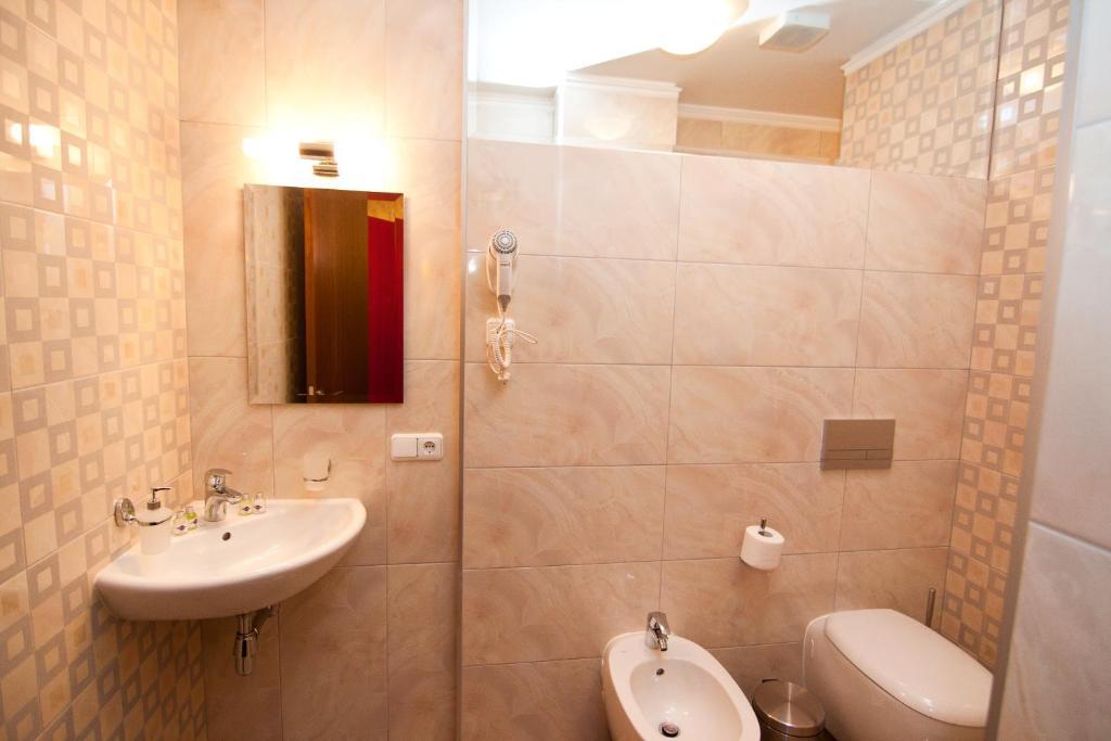 Road Star Hotel Dnipro Rum bild